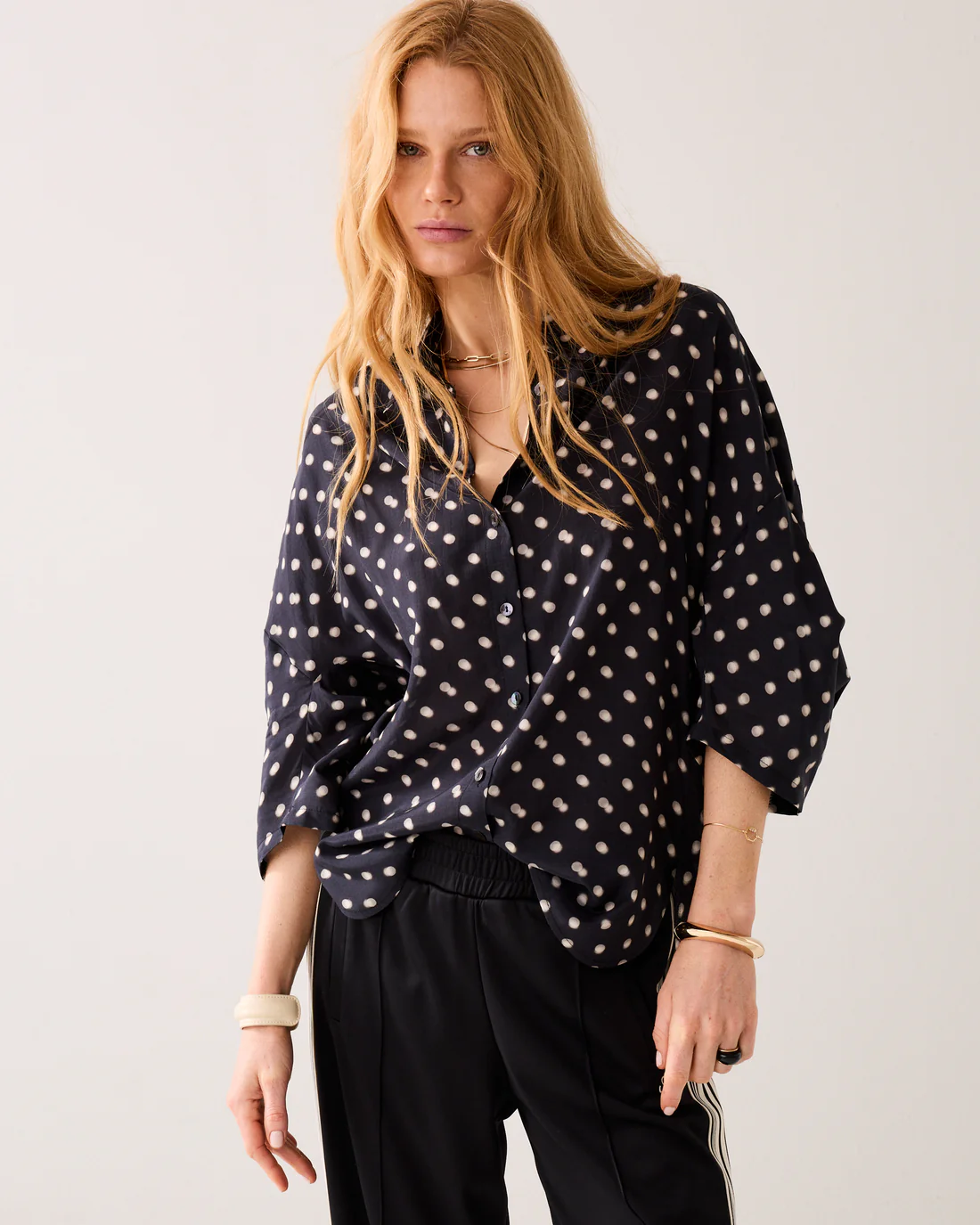 Blouse blury dots – kleur zwart – Summum
