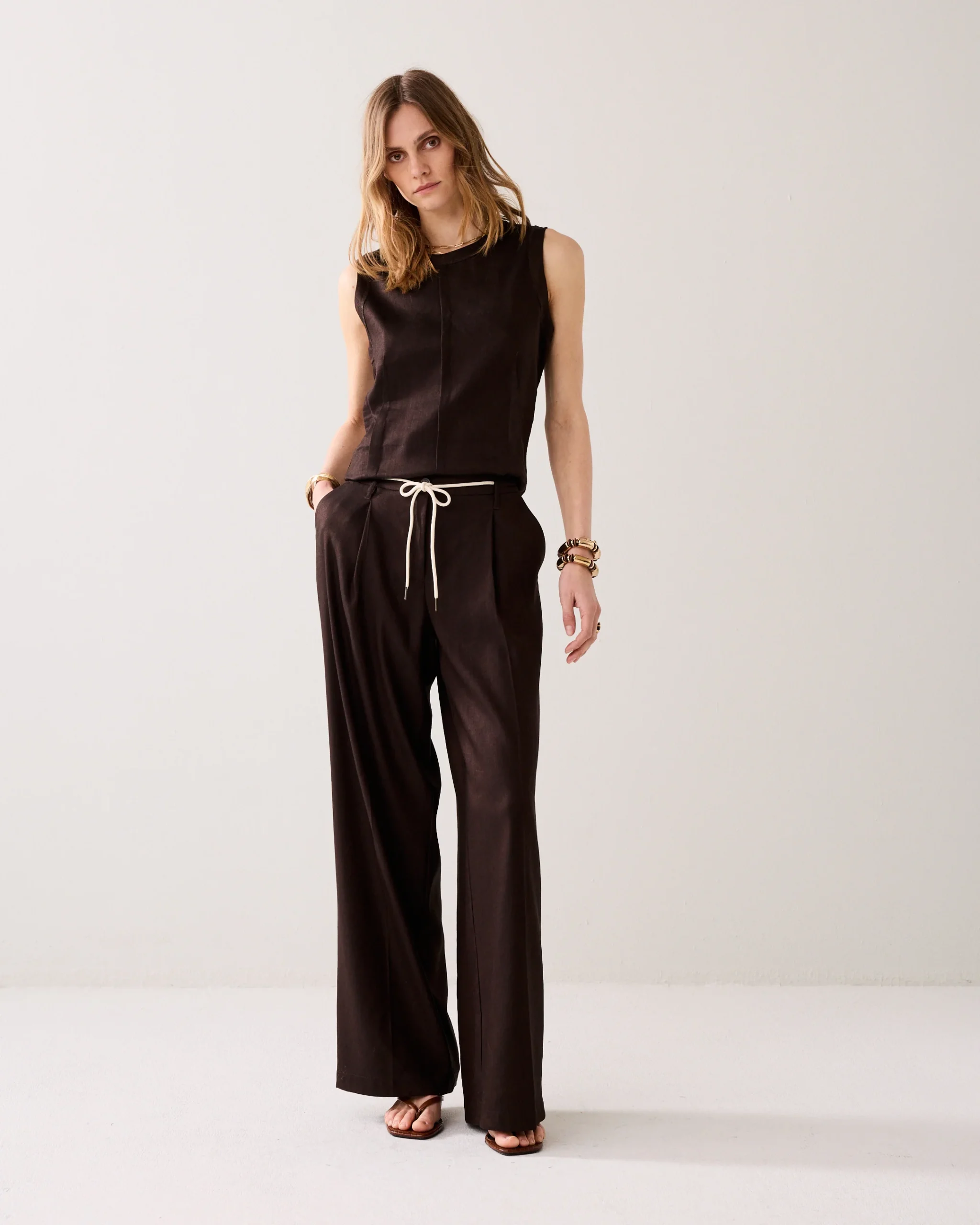 Broek linnen blend – kleur coffee – Summum