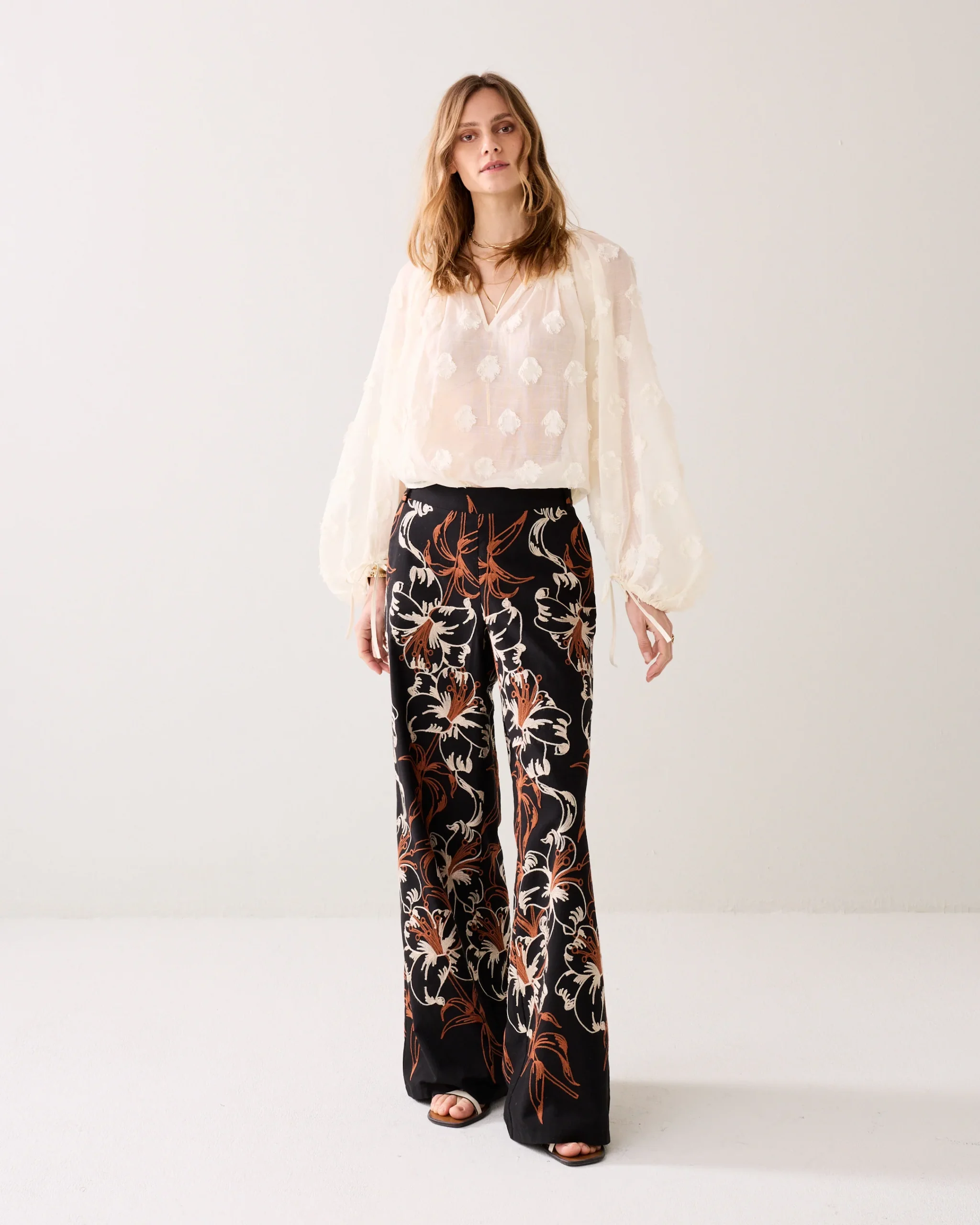 Broek Embroidered – kleur black geborduurd- Summum
